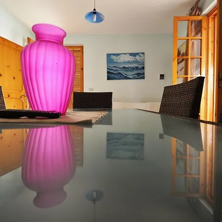 Contre Apartment *
